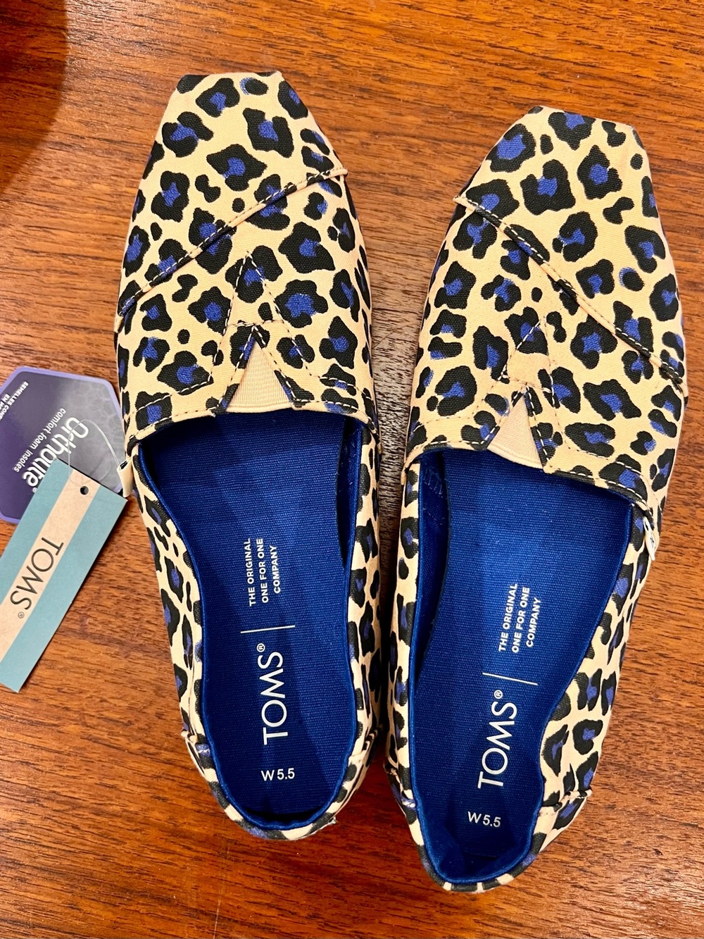 TOMS NWT Women’s Tan & Blue Leopard Print Canvas Slip-Ons